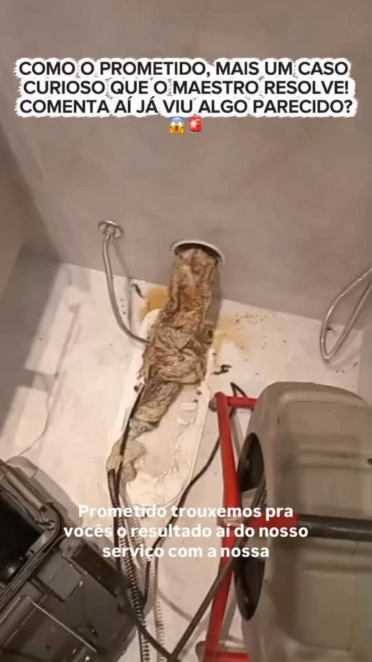Saco de náilon retirado da tubulação do apartamento
